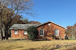 6126 Cherrycrest Ln in Charlotte, NC - Building Photo