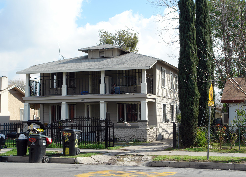 1233 N G St in San Bernardino, CA - Foto de edificio