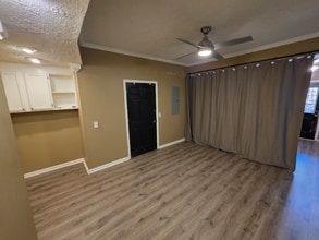 3374 Royal Oaks Dr in Gainesville, GA - Foto de edificio - Building Photo