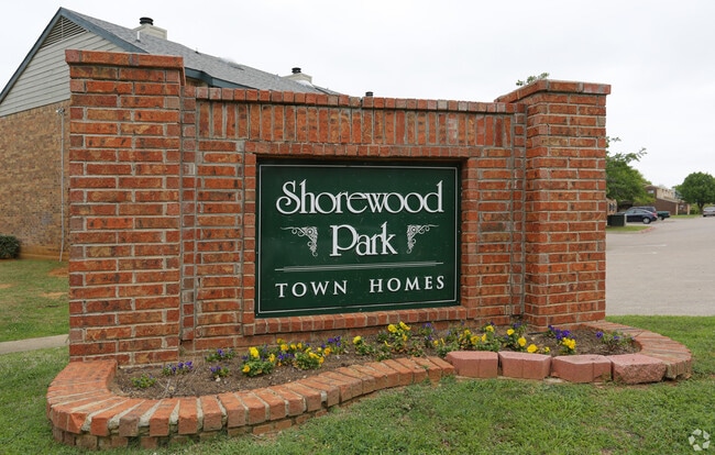Shorewood Park Townhomes in Grapevine, TX - Foto de edificio - Building Photo