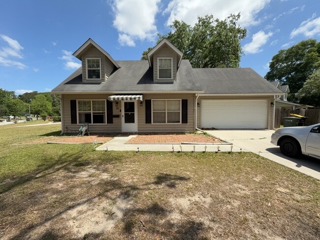 property at 36 Country Walk Dr