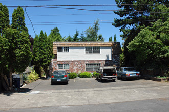 Ash Street Apartments in Portland, OR - Building Photo - Building Photo