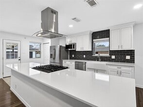 1808 Oates Dr in Dallas, TX - Building Photo - Building Photo