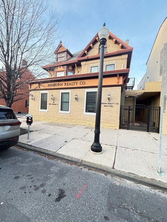 316 W Broad St in Bethlehem, PA - Building Photo