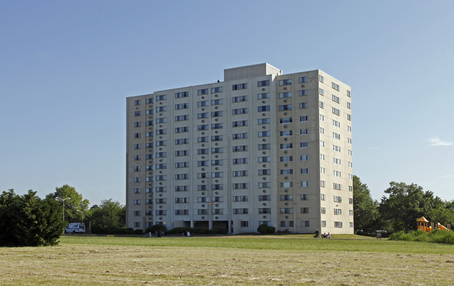 The Towers in Newport News, VA - Building Photo - Building Photo