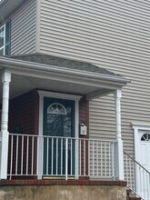 566 Cliff Rd in Sewaren, NJ - Building Photo - Building Photo