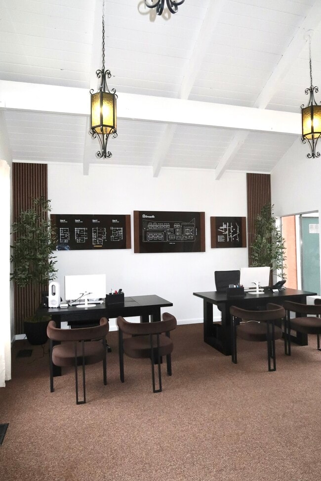 Granada Apartments in Yuba City, CA - Foto de edificio - Building Photo