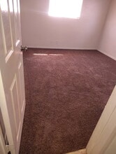 950 S Thompson St in Hemet, CA - Foto de edificio - Building Photo