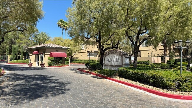 8720 Red Brook Dr in Las Vegas, NV - Building Photo - Building Photo