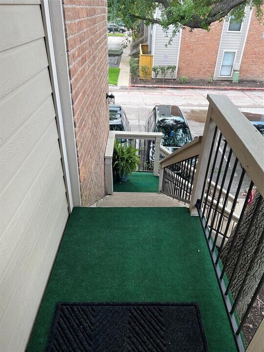 2001 Bering Dr Photo