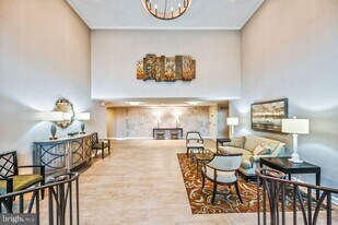 801 S Pitt St in Alexandria, VA - Building Photo