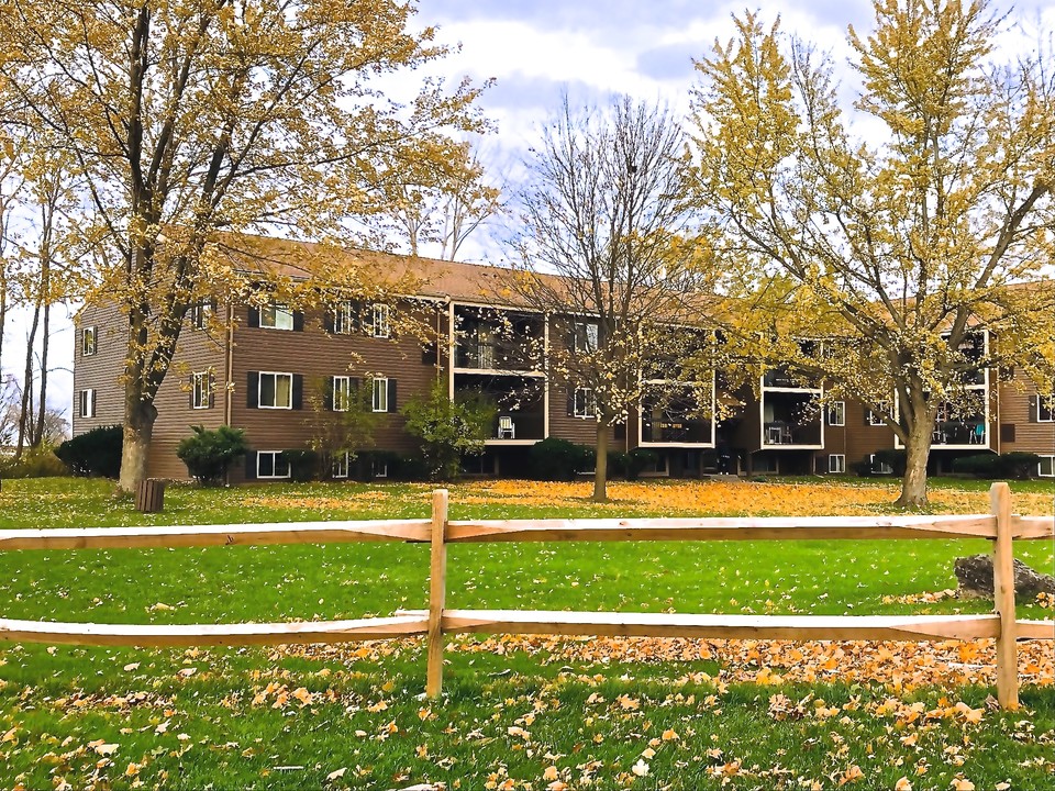 Viking Apartments and Townhouses in Brockport, NY - Building Photo