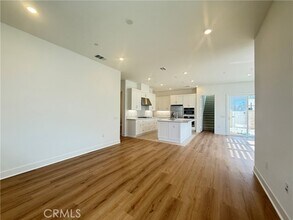 301 Shoveler in Irvine, CA - Building Photo - Building Photo