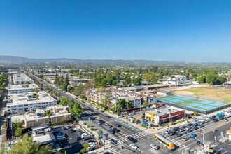6323 Reseda Blvd in Tarzana, CA - Building Photo - Building Photo