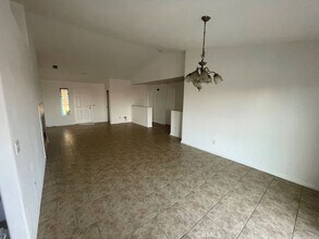 16392 Appletree Ln in Victorville, CA - Building Photo - Building Photo