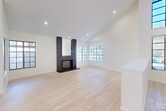 5813 Serrania Ave in Los Angeles, CA - Building Photo - Building Photo