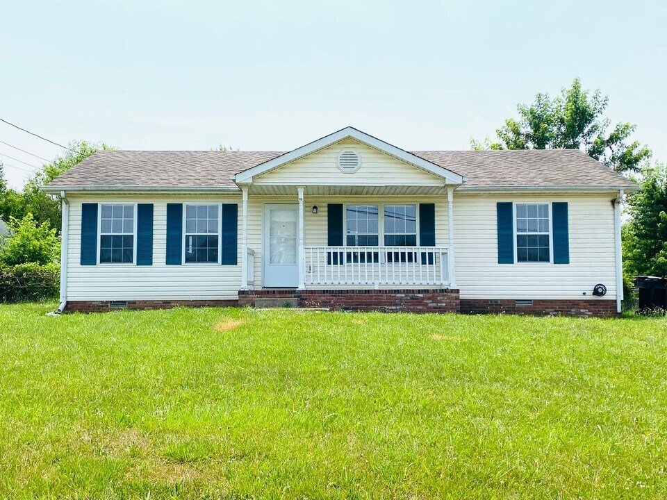 900 Van Buren Ave in Oak Grove, KY - Building Photo