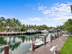 2430 NE 135th St in North Miami, FL - Building Photo