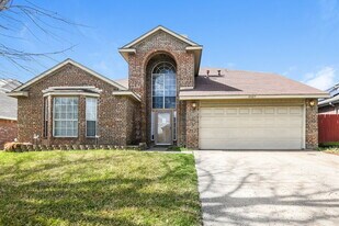 4327 Meriden Ct in Grand Prairie, TX - Building Photo