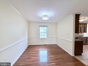 5437 Braddock Ridge Dr in Centreville, VA - Building Photo - Building Photo