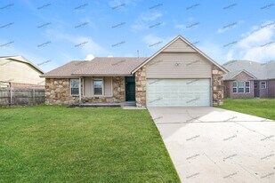 13681 S Poplar St in Glenpool, OK - Building Photo