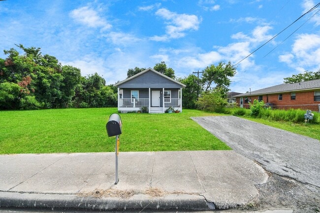 221 3rd St N in Texas City, TX - Building Photo - Building Photo