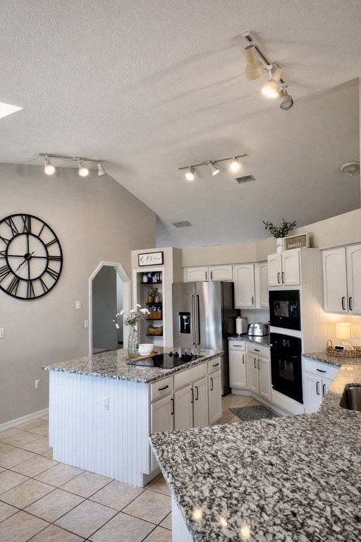 2409 Sweetwater Blvd in St. Cloud, FL - Foto de edificio - Building Photo