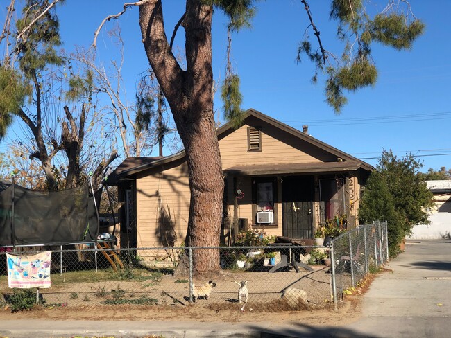 2524 Monterey St in Bakersfield, CA - Building Photo - Building Photo