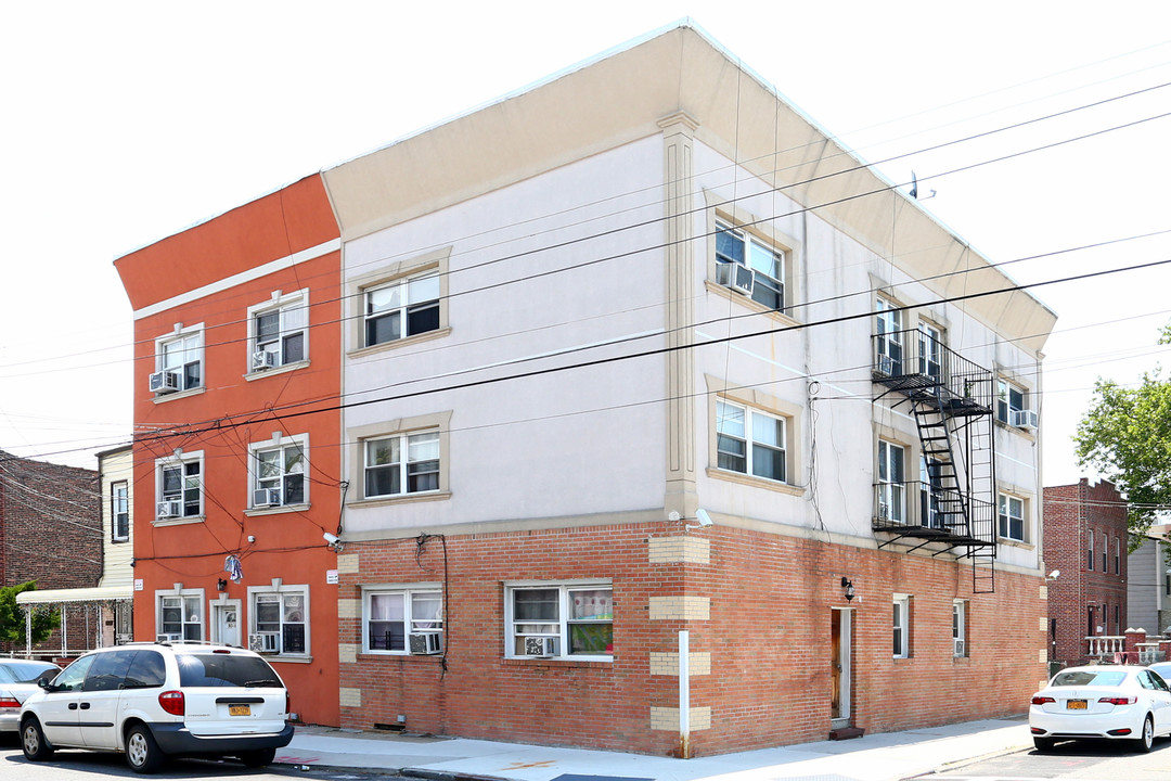 90-04 97th Ave in Ozone Park, NY - Building Photo