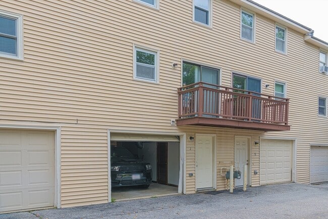 126 Willard St in Lowell, MA - Building Photo - Building Photo