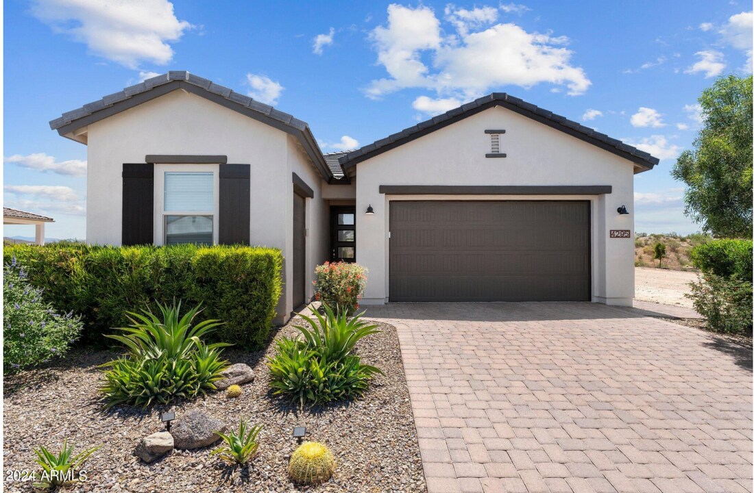 4295 Sawbuck Wy in Wickenburg, AZ - Building Photo