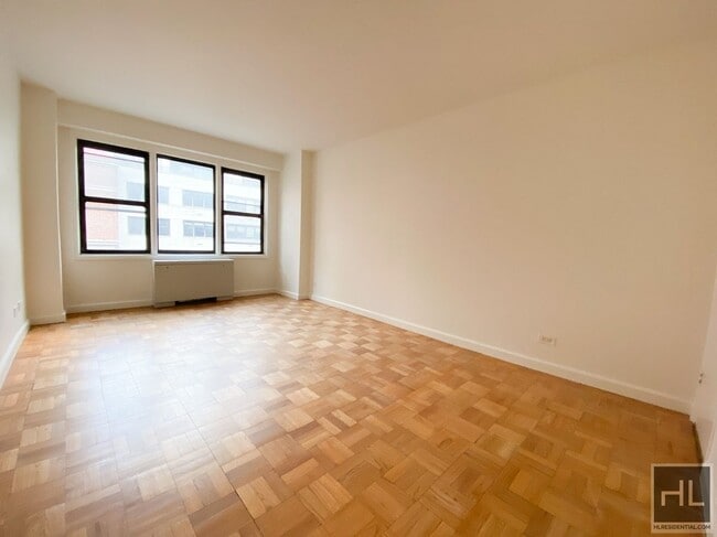 EAST 63 STREET in New York, NY - Building Photo - Building Photo