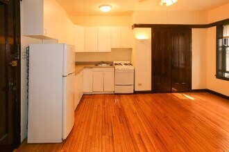 821 W Waveland Ave in Chicago, IL - Foto de edificio - Building Photo