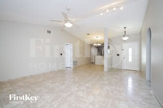 585 Koala Dr in Kissimmee, FL - Building Photo - Building Photo