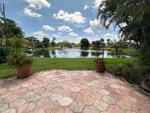1095 NW 19th Terrace in Delray Beach, FL - Building Photo - Building Photo