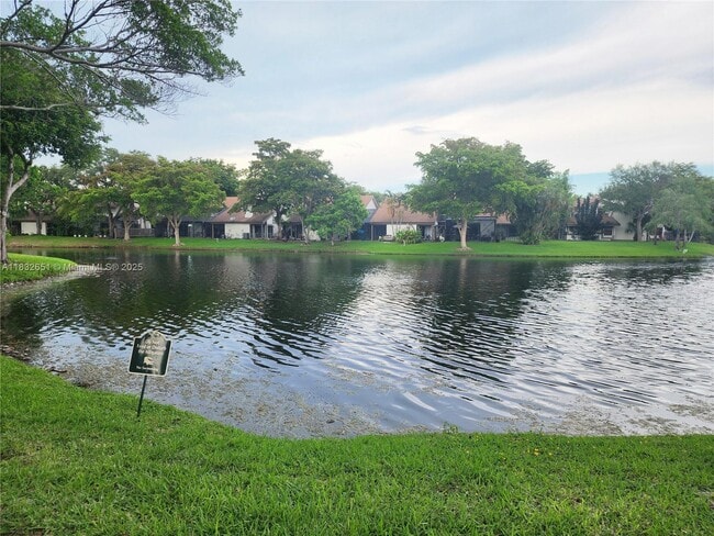 property at 52 Wimbledon Lakes Dr