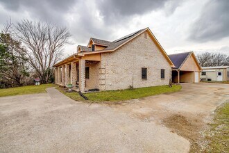 111 Bluebonnet Dr in Weatherford, TX - Building Photo - Building Photo