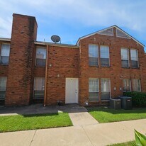 1400 Darr St in Irving, TX - Building Photo