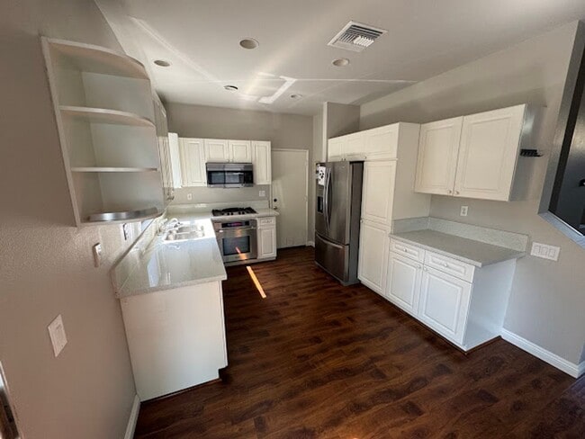 property at 190 Calle De Los Ninos