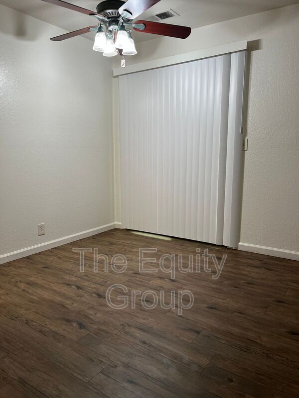 4134 W Douglas Ave in Visalia, CA - Building Photo - Building Photo