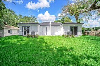 2448 NW 42nd St in Miami, FL - Building Photo - Building Photo