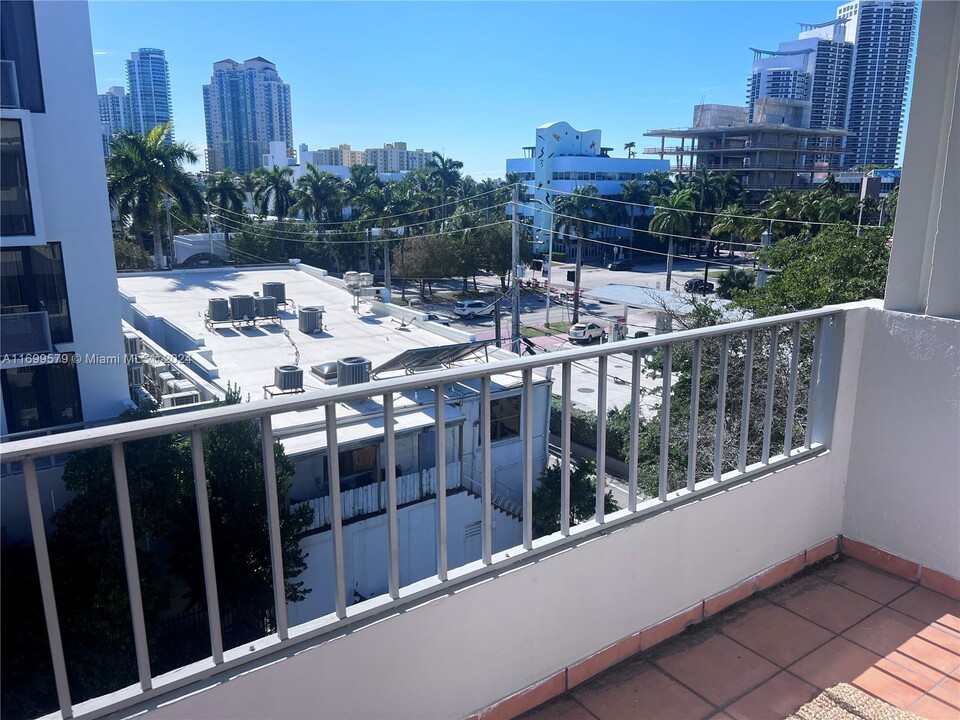 528 Meridian Ave in Miami Beach, FL - Building Photo