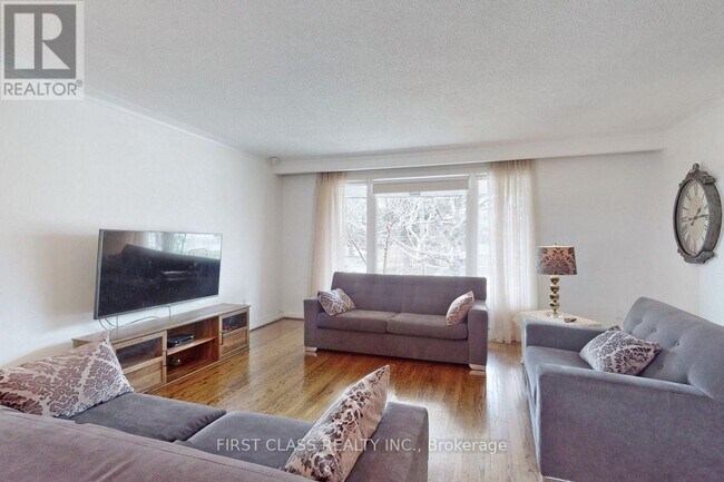 79 Hove St in Toronto, ON - Building Photo - Building Photo