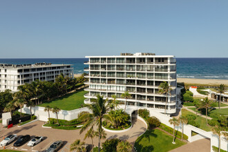 Beach Point Condos in Palm Beach, FL - Building Photo - Building Photo