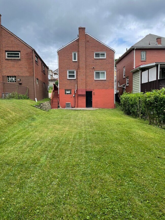 3271 Waltham Ave in Pittsburgh, PA - Building Photo - Building Photo