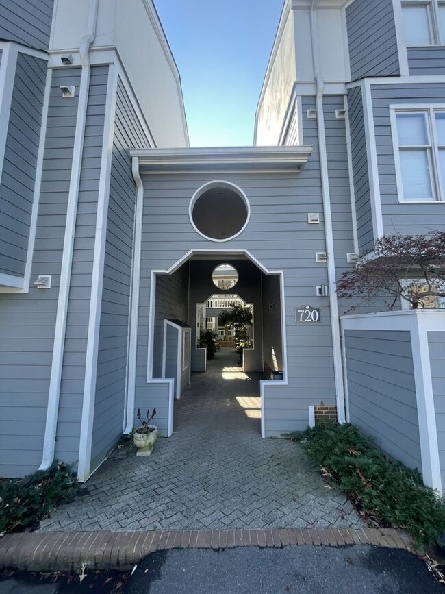 720 Bishops Park Dr in Raleigh, NC - Building Photo - Building Photo