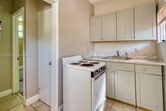 2378 NW 60th St in Miami, FL - Building Photo - Building Photo