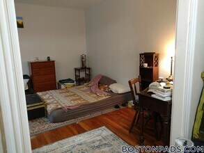 1450 Commonwealth Ave, Unit 8 in Boston, MA - Foto de edificio - Building Photo