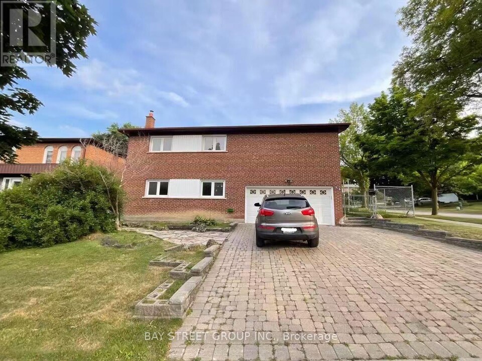 23 Beardmore Crescent in Toronto, ON - Building Photo