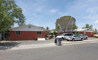321-323 Dallas St NE in Albuquerque, NM - Building Photo